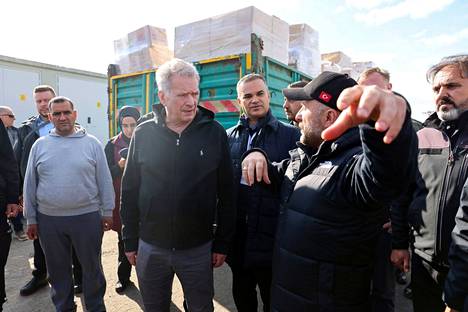 Presidentti Sauli Niinistö vieraili Kahramanmaraşin maanjäristysalueella, missä hän tapasi muun muassa avustustyöntekijöitä.