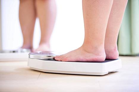 Äidin korkea painoindeksi lisää lapsen ylipainon todennäköisyyttä teini-iässä.