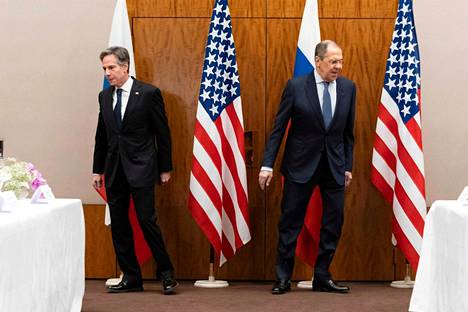 Yhdysvaltain ulkoministeri Antony Blinken ja Venäjän ulkoministeri Sergei Lavrov Genevessä perjantaina 21. tammikuuta.