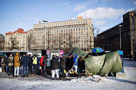 Kohteluunsa Suomessa pettyneet turvapaikanhakijat ovat osoittaneet mieltään Helsingin keskustassa jo lähes kuukauden.