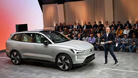 Volvo Carsin toimitusjohtaja Jim Rowan esitteli uutta EX90-mallia Tukholmassa marraskuussa 2022.