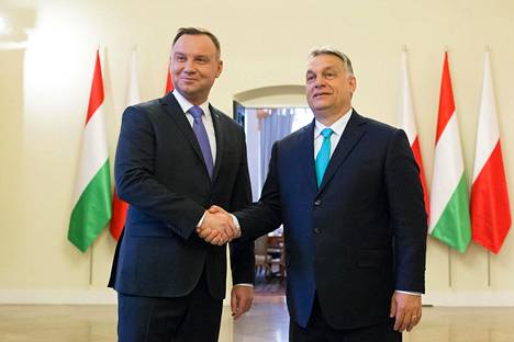 Puolan presidentti Andrzej Duda (vas.) ja Unkarin pääministeri Viktor Orbán kuvattuna tapaamisessaan Varsovassa vuonna 2018.