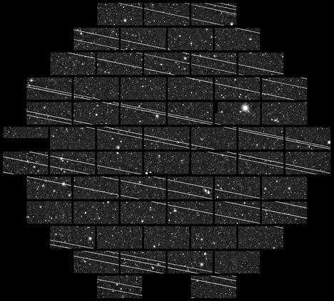 CTIO-teleskoopi kuvasi Starlinkin satelliittien ratoja valotuksessa, joka kesti 333 sekuntia. 