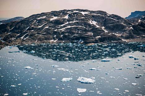 Lämpöaalto on tutkijoiden mukaan aiheuttanut Grönlannin mannerjään massiivista sulamista.