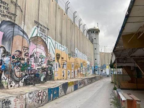 Monilla palestiinalaisilla ei ole lupaa mennä aidan toiselle puolelle Israelin alueelle.