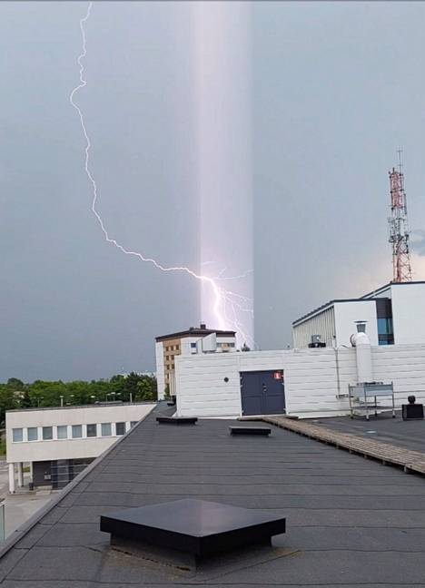 The lightning was recorded from the roof of the Pori fire station.