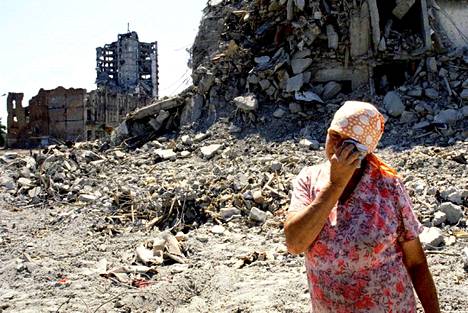 The woman mourned her ruined home in Grozny during the first war in Chechnya in the summer of 1995.