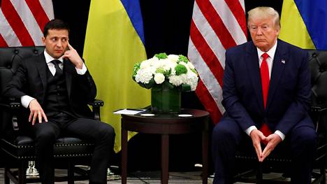 Trumpin hallinto pyysi jäädyttämään sotilasavun Ukrainalle 91 minuuttia virkasyytteen keskiössä olevan Zelenskyi-puhelun jälkeen