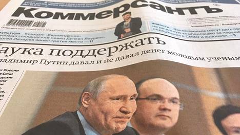 Venäjän arvostetuimman sanomalehden politiikan toimitus erosi protestina, kun kaksi toimittajaa sai potkut