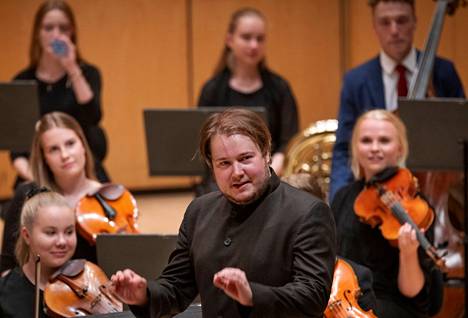 Erkki Lasonpalo johti Mikkelin musiikkijuhlilla viime kesänä nuorten muusikkojen sinfoniaorkesteri Vivoa.