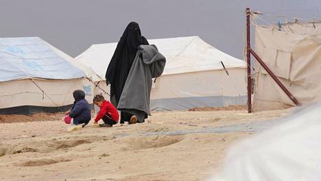Kurdien ylläpitämällä al-Holin leirillä Koillis-Syyriassa on edelleen suomalaisia Isis-perheiden jäseniä.