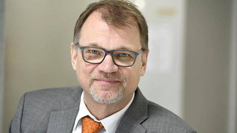 60-vuotias | Juha Sipilä hallituksen menolinjasta: ”Ennenkuulumatonta”, että kehyksien ylittäminen on edes pöydällä