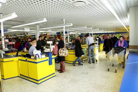 Suomen 200. Lidl-myymälä avattiin äskettäin Nurmijärvelle. Kuva on otettu Helsingin Pasilassa vuonna 2004.