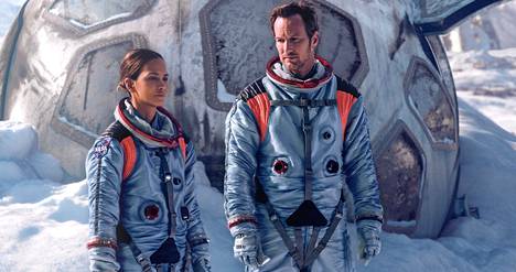 Entinen astronautti Jo Fowler (Halle Berry) ja salaliittoteoreetikko K.C. Houseman (John Bradley) yrittävät pelastaa Maata ja Kuuta.