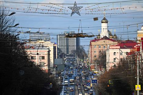 Liikennettä Leninin kadulla Brjanskissa torstaina. 