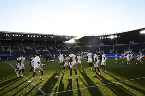 Real Madridin pelaajat harjoittelivat Helsingin Olympiastadionilla 9. elokuuta päivää ennen ottelua.