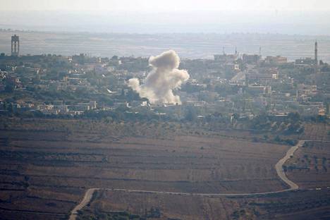 Ennen tulitauon alkua Israelin hallitsemilta Golanin kukkuloilta pystyi näkemään räjähdyksiä kapinallisten alueella Syyriassa.