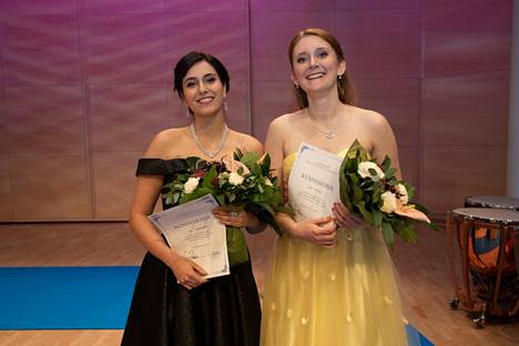 Sopraanot Iris Candelaria (vas.) ja Iida Antola sijoittuivat jaetulle ensimmäiselle sijalle Lappeenrannan laulukilpailussa.