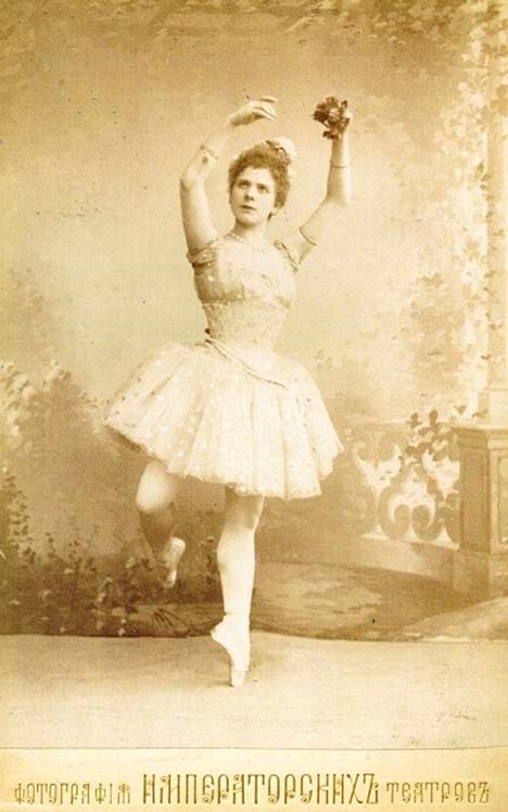 Pierina Legnani oli ensimmäinen Raymonda Pietarissa vuonna 1898.