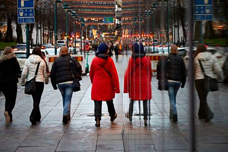 Ensi vuonna Pohjoisesplanadin kävelijöillä on entistä enemmän tilaa, kun parkkipaikat ja toinen ajokaista muuttuvat kävelytilaksi.
