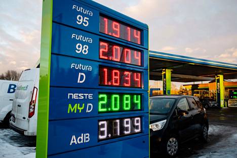 Polttoaineiden kallistuminen vauhdittaminen on kiihdyttänyt inflaatiota euroalueella.