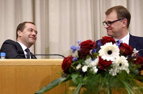 Pääministerit Dmitri Medvedev ja Juha Sipilä tapasivat Oulussa 2016.