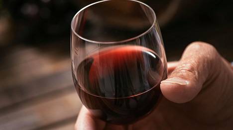 Miedot viinit tulivat marketteihin, valikoima laajenee kesäksi – HS:n viiniasiantuntija maistoi 5,5-prosenttisen markettiviinin