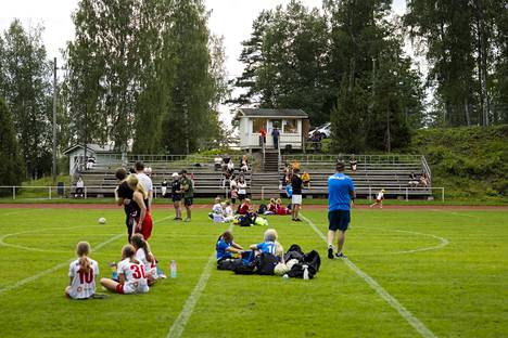 The café run by the club, located above the grandstand, is Lammi's only café, along with the swimming hall.