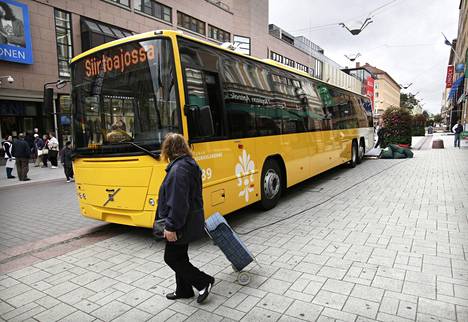 Turun kaupunki kertoi aiemmin perjantaina antavansa joukkoliikenteeseen suosituksen kasvomaskien käytöstä koulujen alkaessa.
