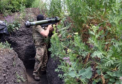 Ukrainan armeijan sotilas asemissa Donetskin alueella viime lauantaina.