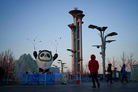 Pekingin olympiakisojen maskotti Bing Dwen Dwen on iloisesti hymyilevä panda, jolla on ympärillään jääkuori. 