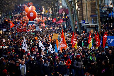 Mielenosoittajia Pariisissa 7. helmikuuta.