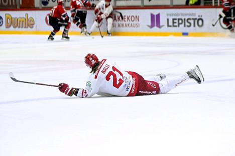 Vaasan Sportin Miro Nallin kaatuminen jään pintaan HIFK:ta vastaan säikäytti tiistaina. 