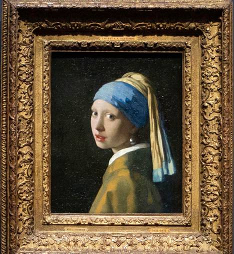 Vermeer's Girl and Pearl Earring was in the return queue to the Mauritshuis in The Hague already at the end of March, although the exhibition at the Rijksmuseum in Amsterdam continues until June.