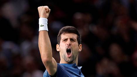 Tennishuippujen kohtaaminen: Djokovic löi Federerin ja eteni Pariisin Masters-turnauksen finaaliin