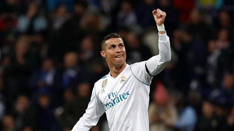 Maailman paras jalkapalloilija on jälleen Cristiano Ronaldo – Real Madridin tähtipelaaja sai Ballon d’Or -palkinnon viidennen kerran