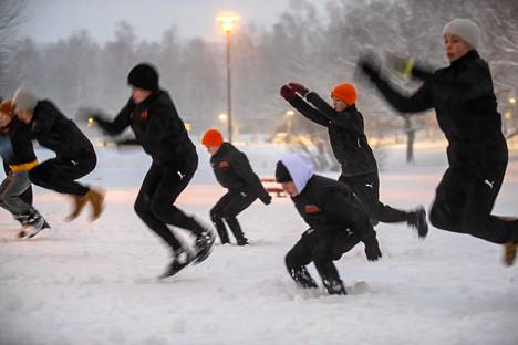 Esport Oilersin 13-vuotiaiden salibandyjoukkue harjoitteli Tapiolassa tammikuussa.