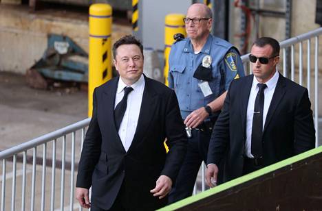 Miljardööri Elon Musk poistui oikeudesta maanantaina Wilmingtonissa Delawaressa.