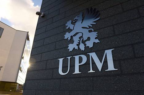 Metsäteollisuusyhtiö UPM:n logo Helsingin pääkonttorissa.