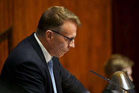 Kokoomuksen kansanedustaja Jukka Kopra kuvattiin eduskunnassa heinäkuussa.