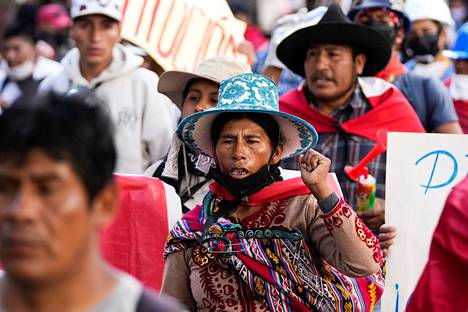 Hallintoa vastustava mielenosoitus Limassa 24. tammikuuta.