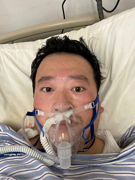 Silmälääkäri Li Wenliang kolme tai neljä päivää ennen kuolemaansa Wuhanin keskussairaalan koronaosastolla 3. helmikuuta 2020.