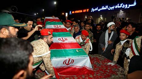 Iranin uhopuhe kiihtyy, mutta asiantuntijat eivät usko nopeaan vastaiskuun – Irakin parlamentti haluaa karkottaa maasta USA:n johtaman liittouman, Nato pikakokoukseen