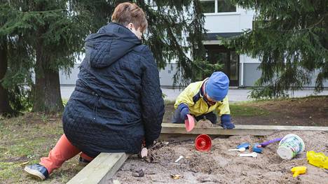 Vanhempien oikaisuvaatimukset eivät auttaneet: Helsinki lopettaa kotihoidon tuen kuntalisän yli kaksivuotiailta vappuna