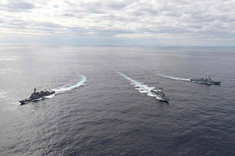 Japanin, Yhdysvaltain ja Etelä-Korean aluksia osallistui sotaharjoitukseen Japaninmerellä 22. helmikuuta.