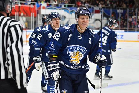 Suomi valmistautuu MM-kisoihin EHT-otteluilla. Harri Pesonen teki kaksi maalia Tšekkiä vastaan.