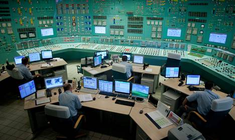 Paksin ydinvoimalan valvomo. Kuva vuodelta 2011.