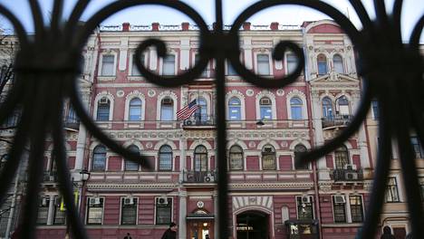 Venäjä suunnittelee Yhdysvaltain Pietarin-konsulaatin sulkemista – suurlähetystö järjesti asiasta äänestyksen Twitterissä