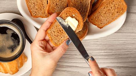 Ravitsemus | Osa ihmisistä karttaa margariinia turhaan – Asiantuntijat kertovat, millaista rasvaa kannattaa panna leivän päälle
