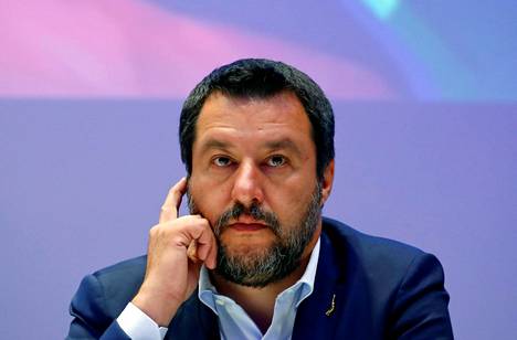 Matteo Salvini eurovaalikampanjan avajaistilaisuudessa Milanossa huhtikuun alussa.